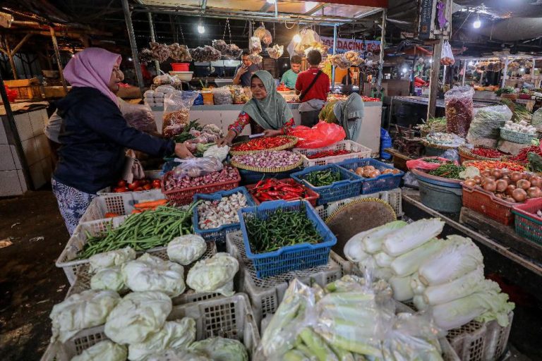 Harga Pangan Hari Ini: Cabai hingga Beras Kompak Turun, Ayam dan Minyak Curah Naik
