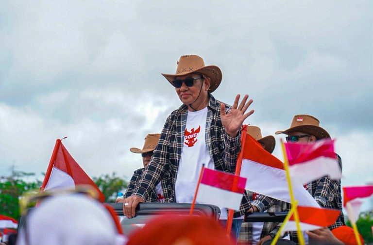 Gerakan Pembagian Bendera Merah Putih Ajak Masyarakat Kibarkan Semangat Kebangsaan