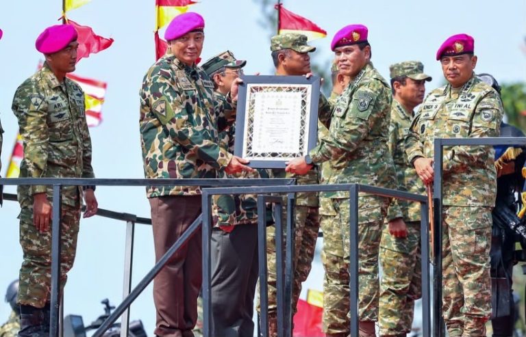 Apresiasi Kiprah di Bidang Pertahanan, Menhan RI Jadi Warga Kehormatan Korps Marinir