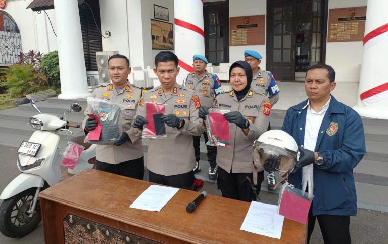 Polrestabes Bandung Berhasil Ringkus Jambret Ponsel Wisatawan di Lengkong