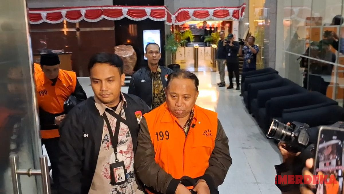 Pakai Rompi Oranye, Rektor Unsoed Bungkam Usai Ditetapkan Tersangka Pemerasan Jalur Mandiri