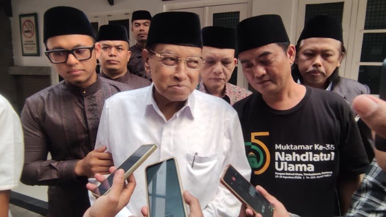 Ziarah hingga Salat Hajat Bersama Gus Kikin, KH Said Aqil Titip Pesan Persatuan untuk Muktamar ke-35 NU