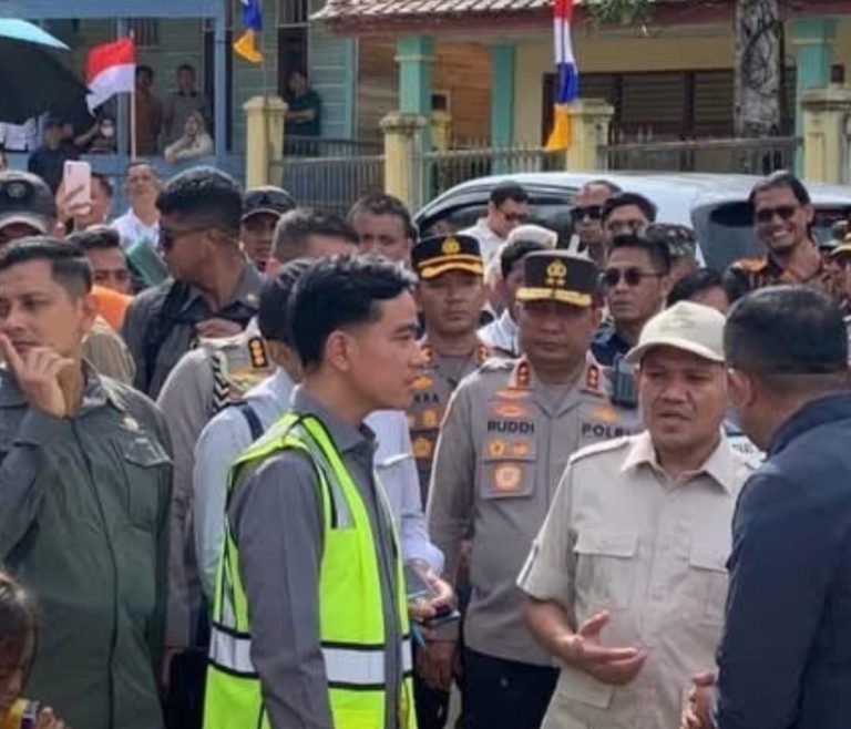 Wapres Gibran Tinjau Pemulihan Jembatan Kendawi Pascabencana di Gayo Lues