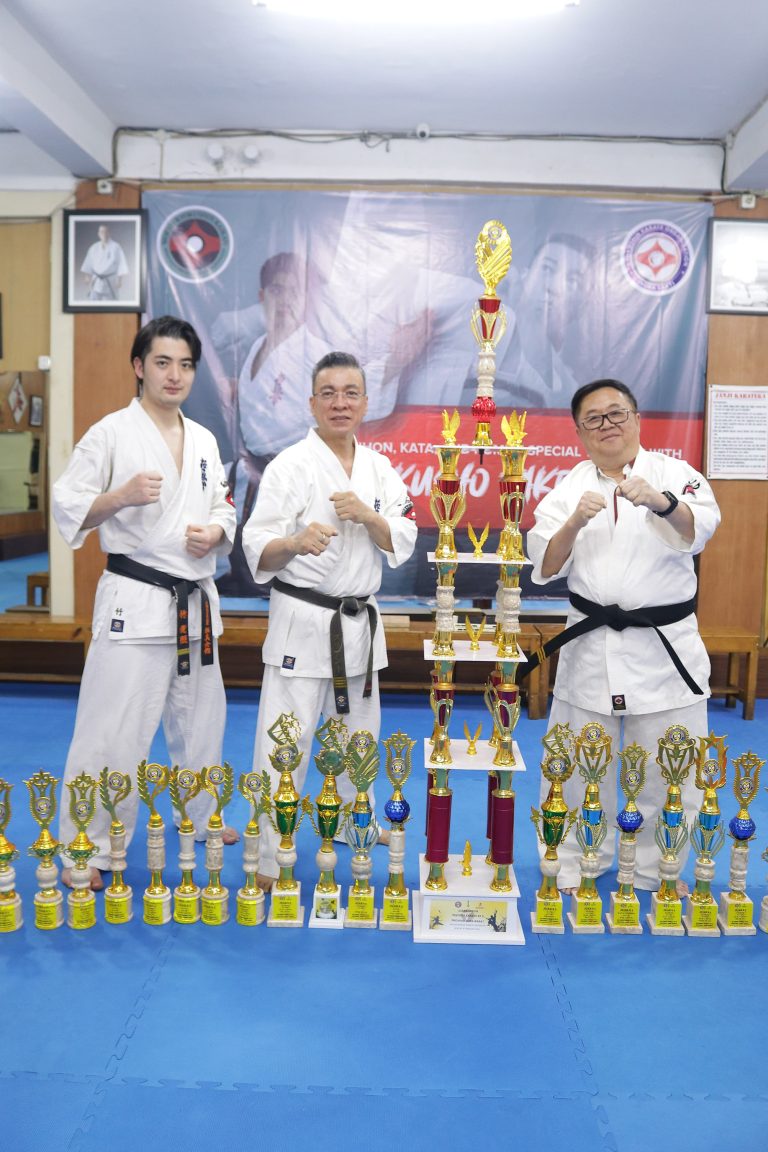 Kko Indra Sakti Kembali Raih Juara Umum Kata Dan Kumite di Grand Prix XVII