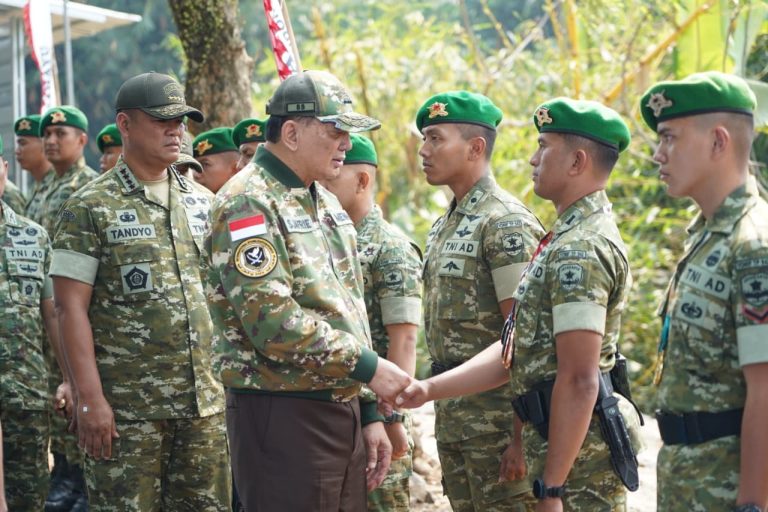 Menhan RI Kunjungi Yonif TP 942/AW, Tegaskan Prajurit TNI Harus Menjadi Kekuatan yang Dicintai Rakyat