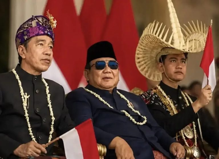 Jokowi-Prabowo Kembali Satu Frame, Sekadar Keakraban atau Kode Politik?