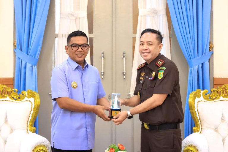 Silaturahmi Bareng Kajati, Gubernur Andra Soni Bicara Program Pembangunan