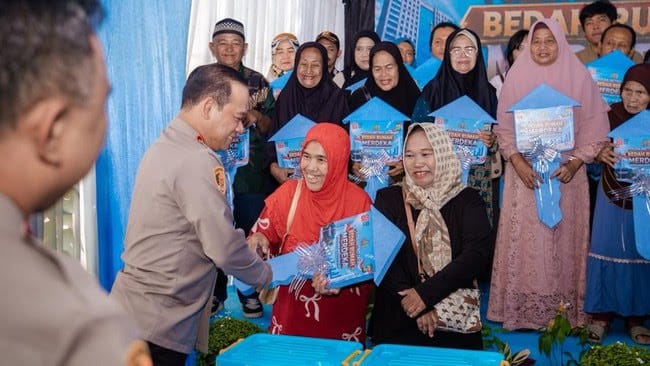 Kapolda Metro Jaya Dukung Program Presiden Prabowo Lewat Peresmian 35 Rumah Layak Huni di Jabodetabek