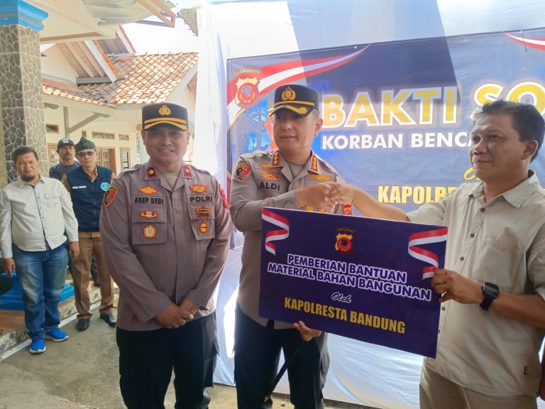 Kapolresta Bandung Tinjau Lokasi dan Salurkan Bantuan untuk Korban Kebakaran di Arjasari
