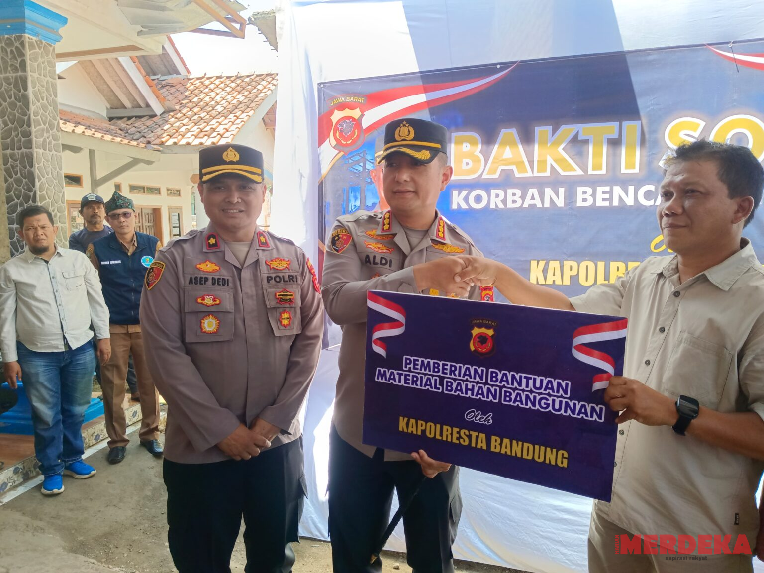 Kapolresta Bandung Tinjau Lokasi dan Salurkan Bantuan untuk Korban Kebakaran di Arjasari