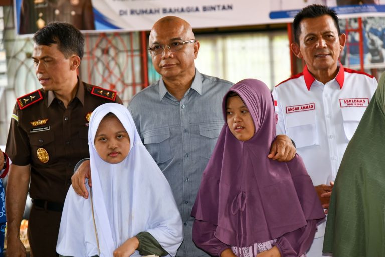 Kunjungi Rumah Bahagia Bintan, JAM-Intel Reda Manthovani Puji Kepedulian Pemprov Kepri pada Lansia