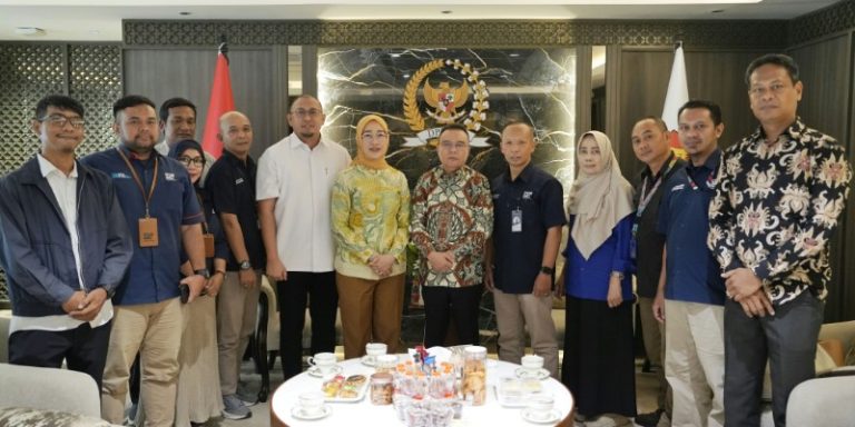 Kemensos Lunasi Tagihan Rp158 Miliar, DPR RI Pastikan Hak Karyawan PT Pos Indonesia Aman