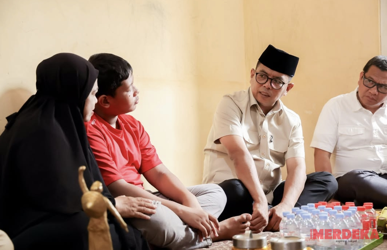 Gubernur Banten Andra Soni Sambangi Keluarga Jurnalis yang Hilang Kontak di Selat Sunda