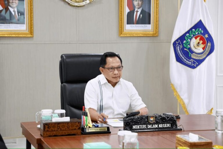 Mendagri Minta Pemda Waspadai Sebaran Abu Gunung Anak Krakatau