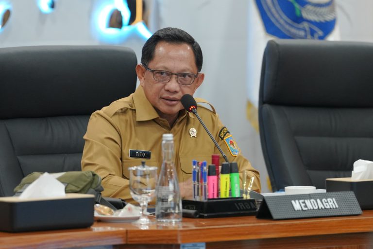 Percepat Penyaluran Bantuan Bencana NTT, Mendagri Minta Pemda Segera Penuhi Kebutuhan Warga