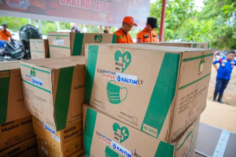 Pupuk Kaltim Salurkan Ribuan Masker dan Logistik untuk Petugas Karhutla di Bontang