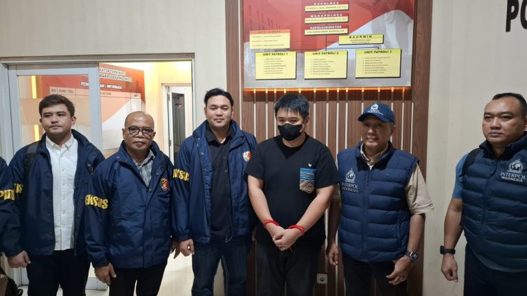Pelarian Erick Soedjasa Berakhir di Bandara Juanda, Buronan Kasus Rp37,4 Miliar Diciduk Usai Pulang dari Singapura