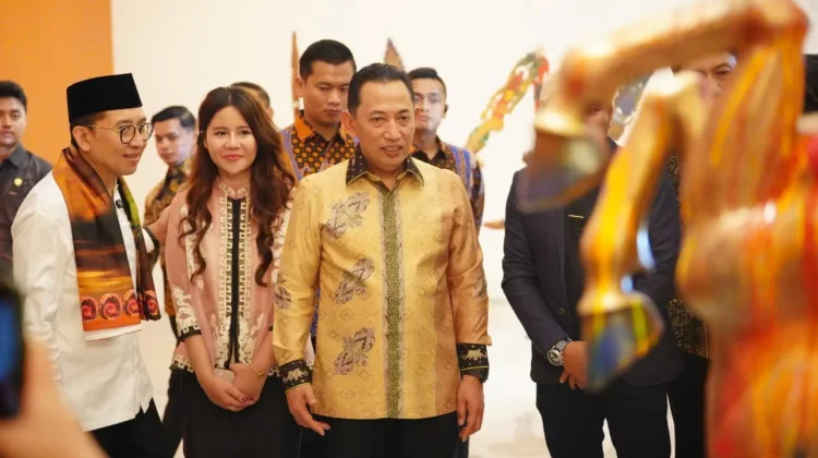 Gelorakan Kecintaan pada Seni Budaya, Kapolri Sambangi Pameran Karya Nasirun di Jakarta