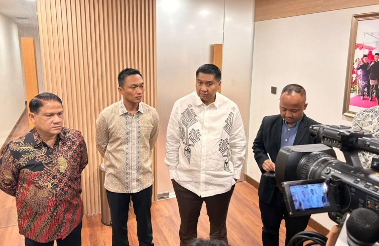 Mediasi Korban LRT City, Menteri PKP Tegaskan Negara Hadir Beresin Masalah