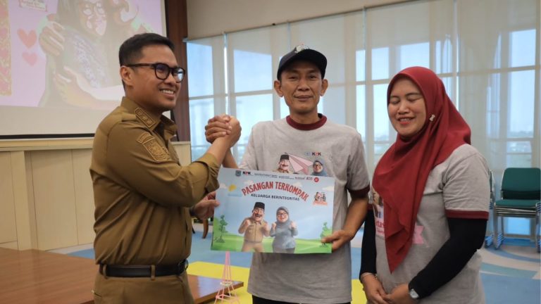 Pilar Saga Ingatkan 54 Lurah Tangsel Jaga Integritas, Keluarga Diminta Jadi Pengingat