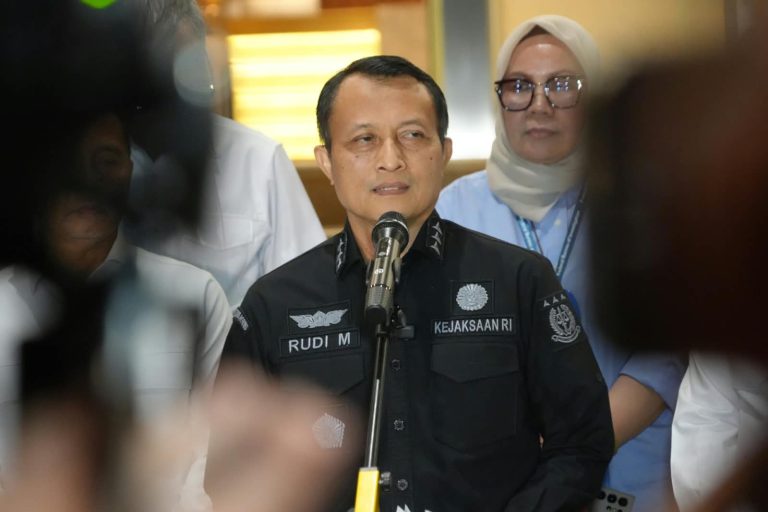 Berkas P-21, Kejagung Limpahkan Eks Jampidsus Febrie Adriansyah ke Kejari Jaksel
