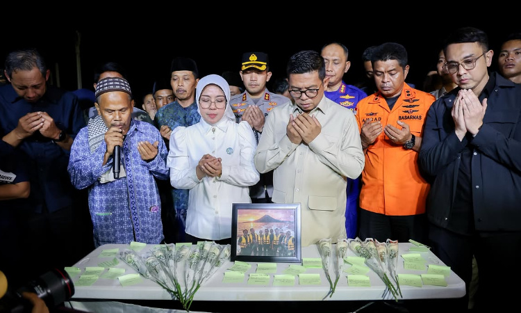 Pencarian Ditutup, Gubernur Banten Peluk Erat Keluarga Korban yang Menanti Keajaiban