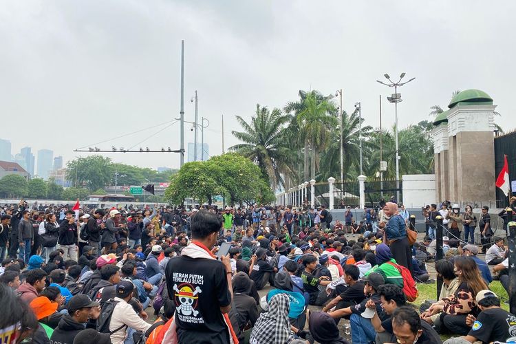 Ribuan Buruh Demo di Jakarta Hari Ini, Usung 11 Tuntutan