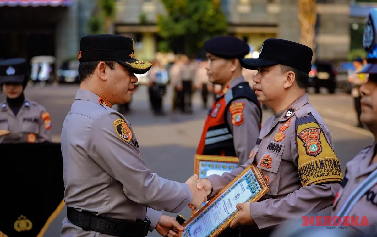 Beri Penghargaan Aksi Kemanusiaan, Kapolda Metro Jaya: Polisi Harus Bermanfaat