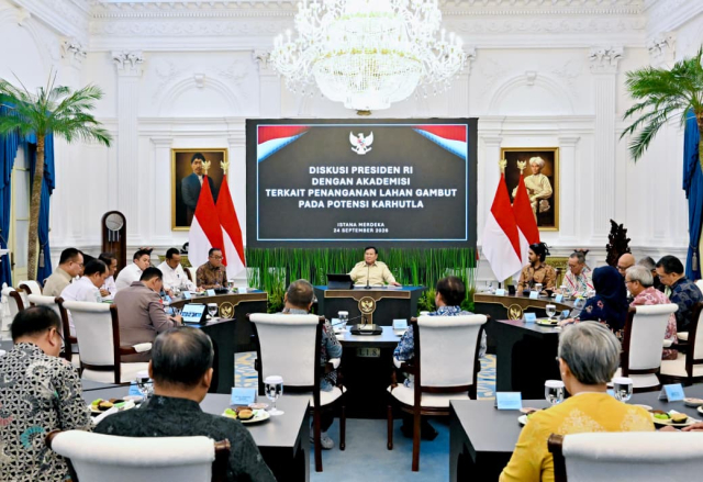 Bahas Karhutla di Istana, Presiden Prabowo Kumpulkan Pakar Bahas Gambut