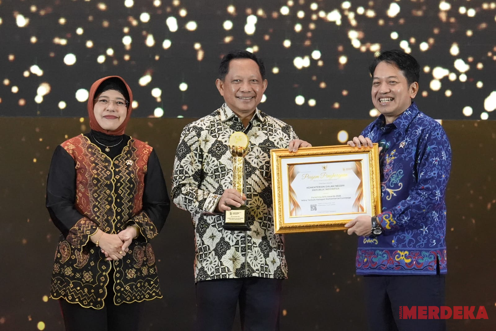 Optimalkan Statistik sebagai Kompas Pembangunan Daerah, Kemendagri Raih Penghargaan dari BPS