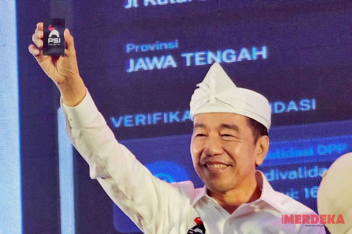 Sindir Jokowi Pamer KTA PSI, Guntur Romli: Ditanya Ijazah, Cukup Tunjukkan Kartu
