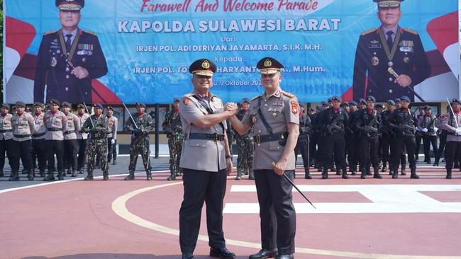 Pisah Sambut Kapolda Sulbar: Adi Deriyan Pamit, Totok Suharyanto Minta Doa Restu