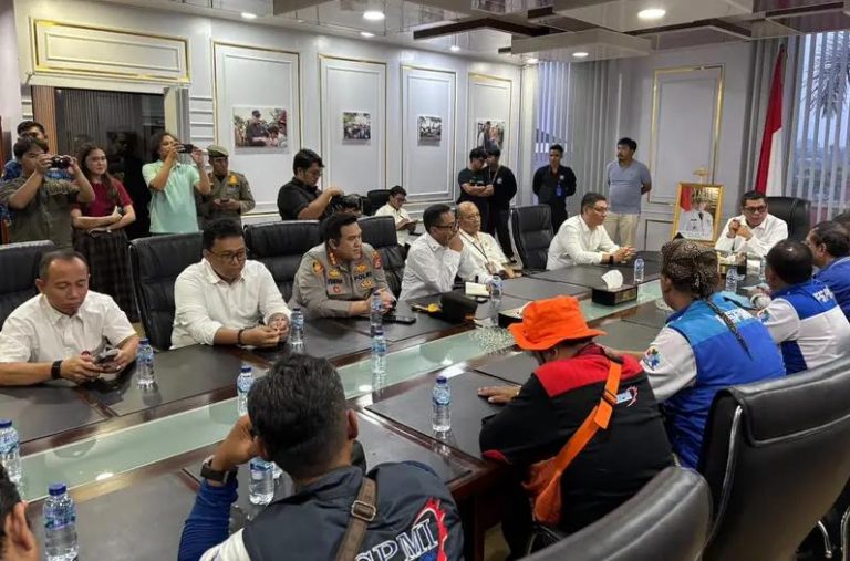 Aksi FSPMI di Banten Berjalan Kondusif, Kapolresta Serang Kawal Pengamanan Humanis