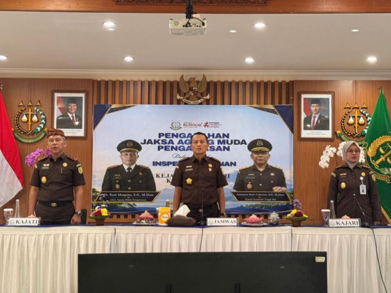 Kunjungi Kejari Karangasem, Jamwas Rudi Margono Ingatkan Ubah Paradigma Kerja