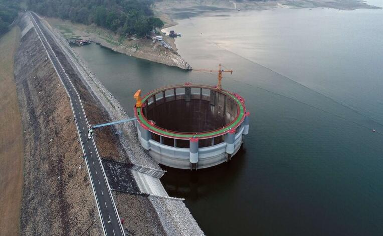 Amdal Belum Beres, Gubernur Jabar Hentikan Proyek Data Center Jatiluhur