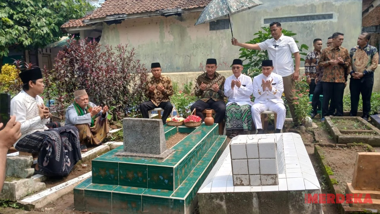 Pulang Kampung, Kapolri Jenderal Suyudi Ziarah ke Makam Kakek-Nenek di Lebakq