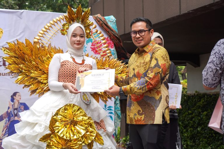 Meriahkan Hari Batik Nasional, Hotel Santika Premiere Bintaro Gelar The Soul of Batik