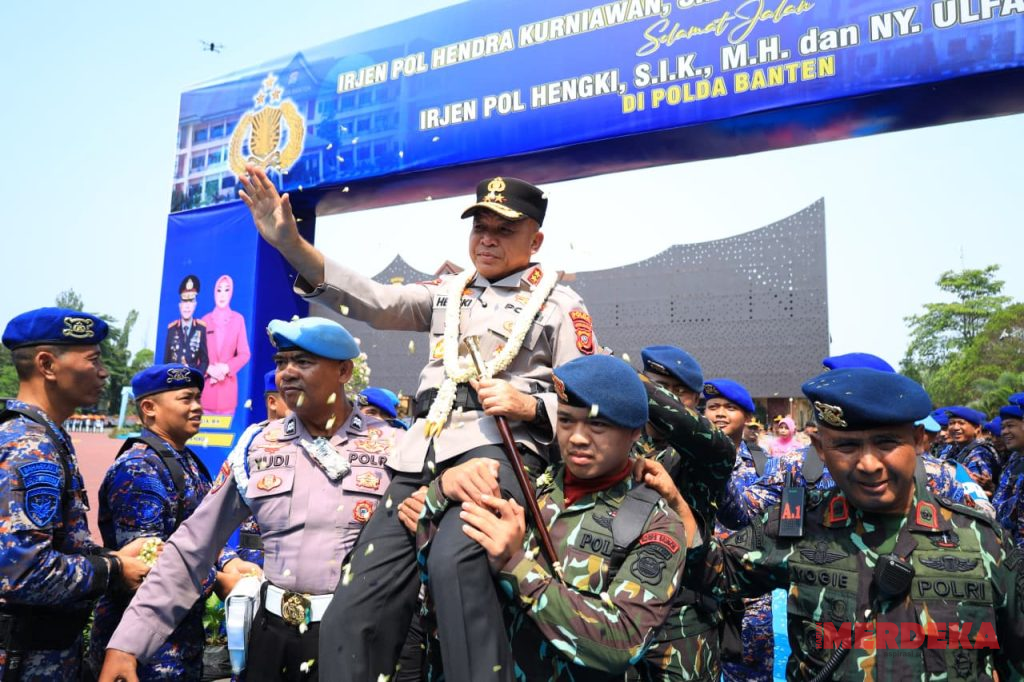 Momen Haru Iringi Langkah Irjen Pol Hengki Tinggalkan Polda Banten