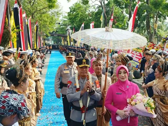 Polda Jabar Gelar Tradisi Penyerahan Pataka, Irjen Hengki Resmi Bertugas