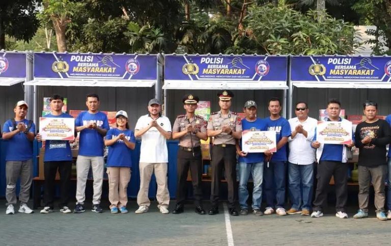 Kapolres Malang Bantu 10 Rombong UMKM Aremania, Targetkan 30 Unit