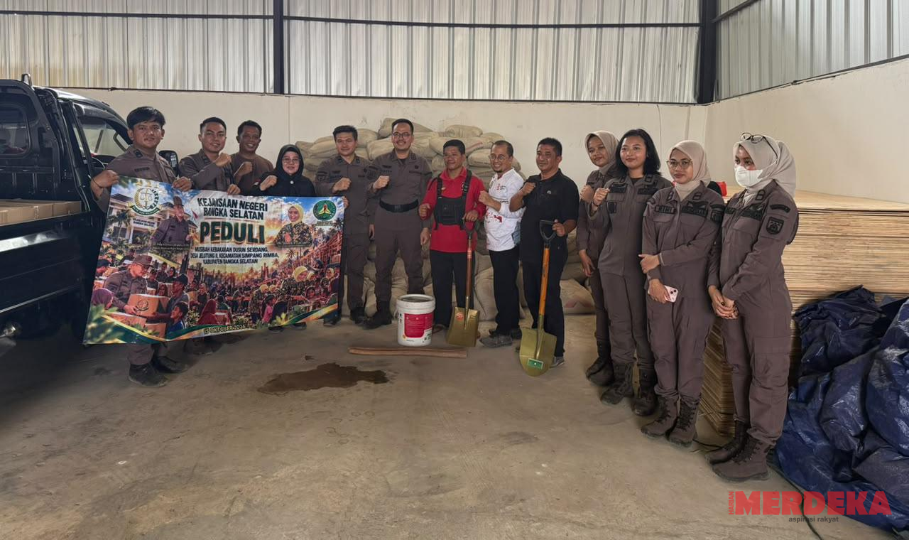 Kajari Bangka Selatan Pimpin Penyerahan Bantuan Pasca‑kebakaran Desa Jelutung