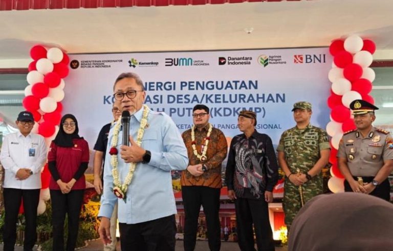 Pangkas Makelar, Menko Zulhas Dorong Koperasi Desa Salurkan Bantuan Pangan