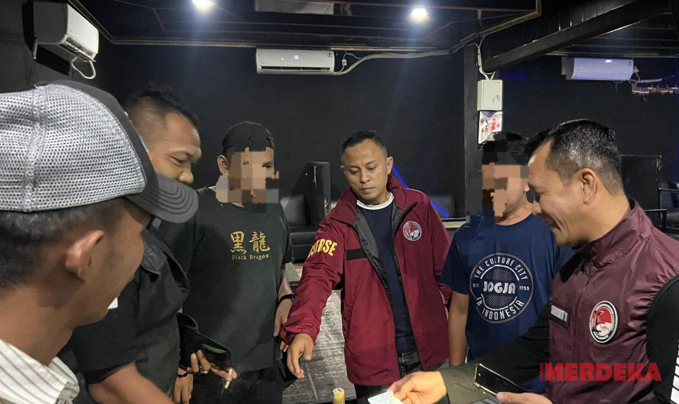 Polda Banten Razia THM: 1 Pengunjung Positif Narkoba, 914 Botol Miras Disita