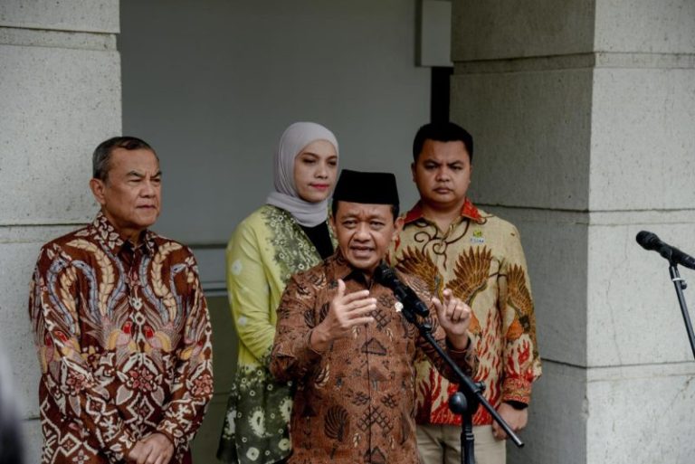 Bahlil Buka Suara Soal Kabar Simon Aloysius Mantiri Jadi Menteri ESDM