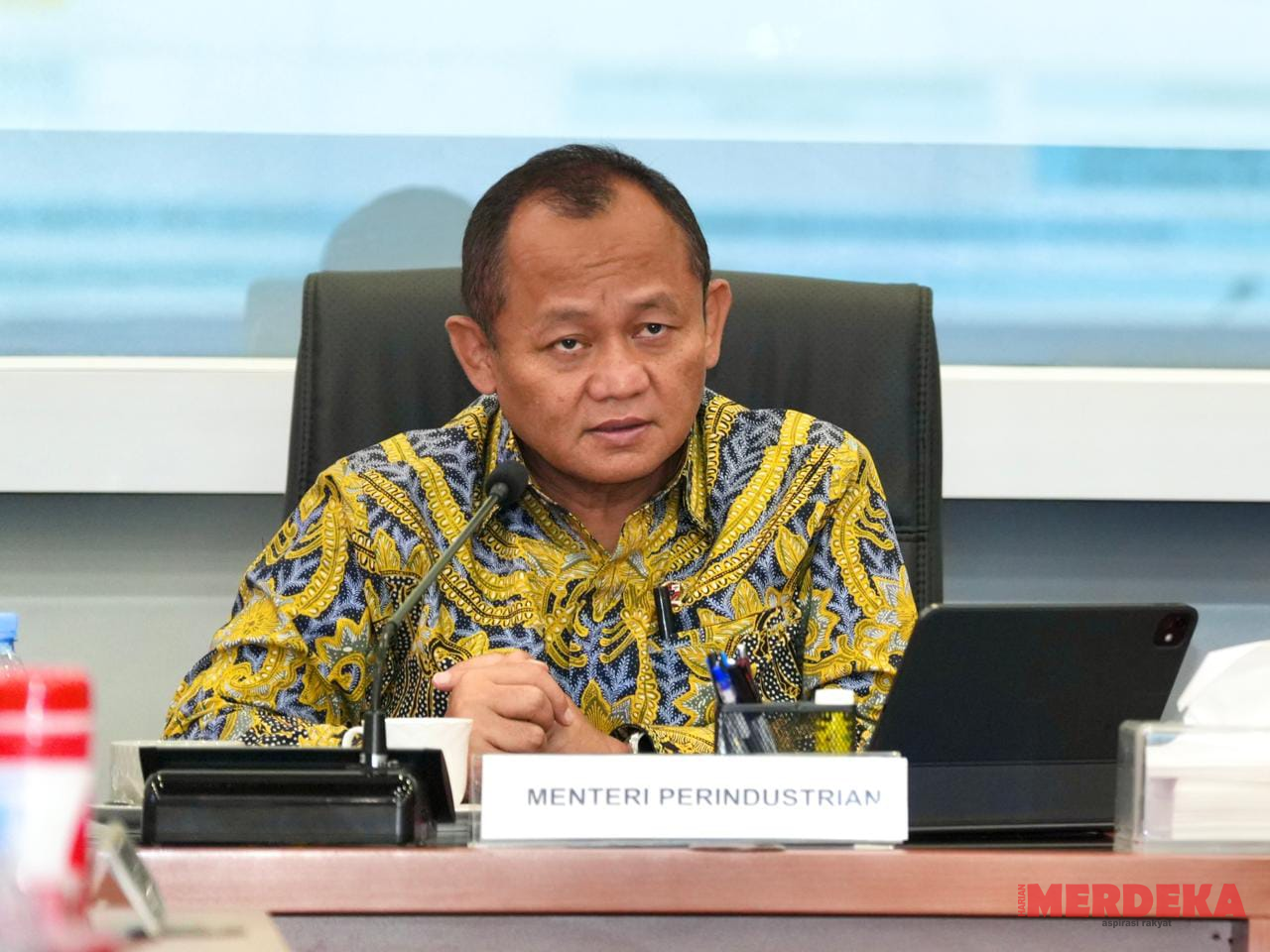 Menperin Sarmuji Pasang Badan untuk Petugas Pengendalian Impor Keramik